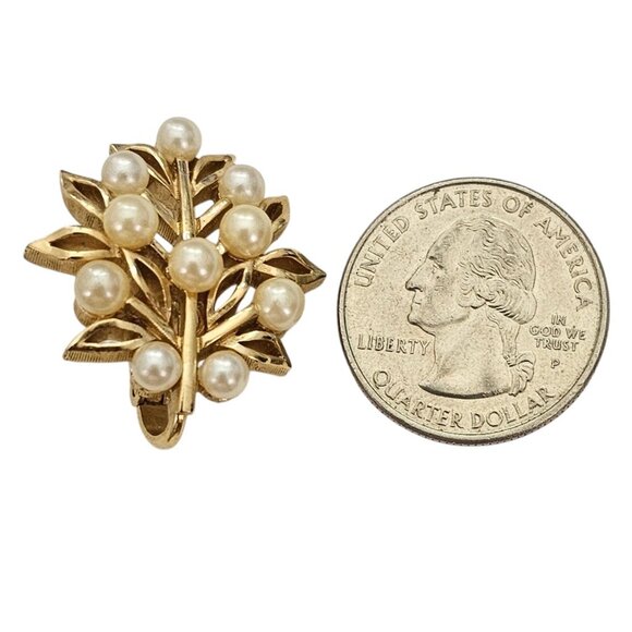 Trifari Gold Tone Faux Pearl Open Leaf Clip-On Earrings, Signed L832 - Picture 6 of 7